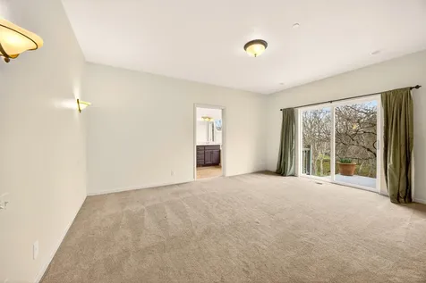 523 Strawberry Lane Ashland OR 97520