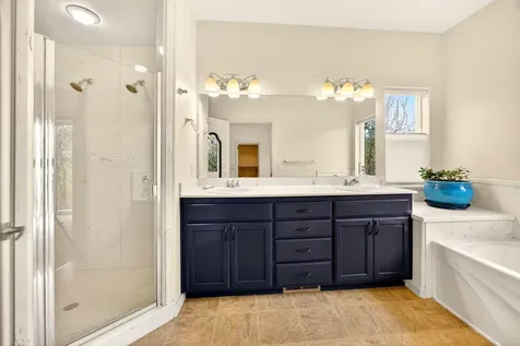 523 Strawberry Lane Ashland OR 97520