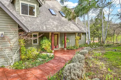 523 Strawberry Lane Ashland OR 97520