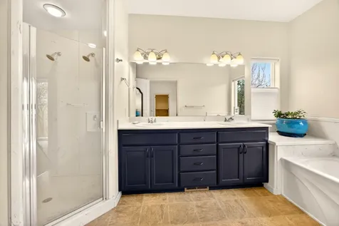 523 Strawberry Lane Ashland OR 97520
