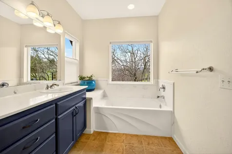 523 Strawberry Lane Ashland OR 97520