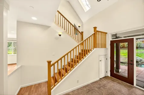 523 Strawberry Lane Ashland OR 97520