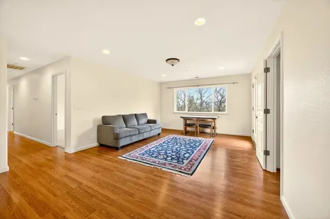 523 Strawberry Lane Ashland OR 97520
