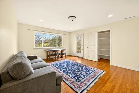 523 Strawberry Lane Ashland OR 97520