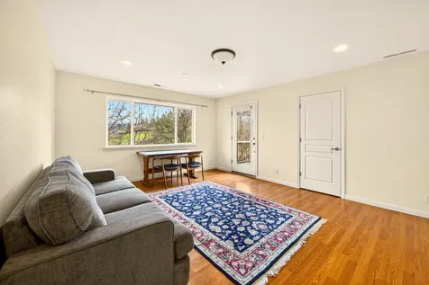523 Strawberry Lane Ashland OR 97520