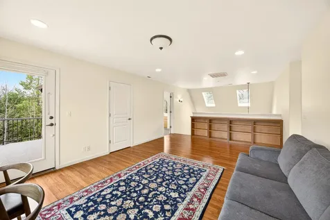 523 Strawberry Lane Ashland OR 97520