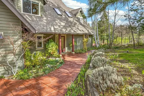 523 Strawberry Lane Ashland OR 97520