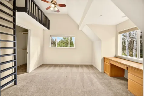 523 Strawberry Lane Ashland OR 97520