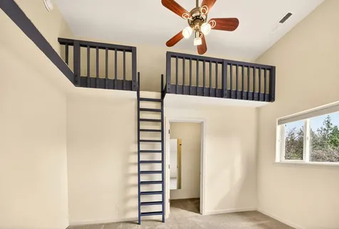 523 Strawberry Lane Ashland OR 97520