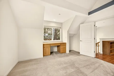 523 Strawberry Lane Ashland OR 97520