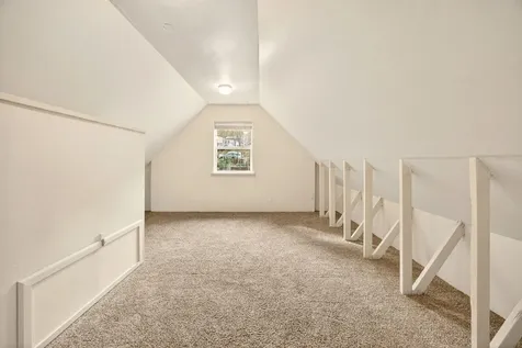 523 Strawberry Lane Ashland OR 97520