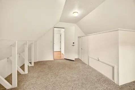 523 Strawberry Lane Ashland OR 97520