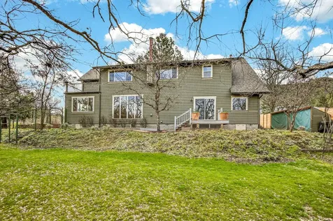 523 Strawberry Lane Ashland OR 97520