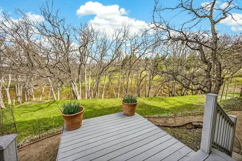 523 Strawberry Lane Ashland OR 97520