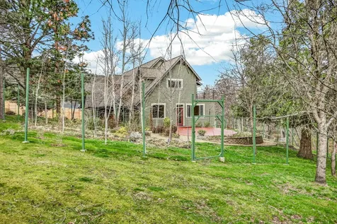 523 Strawberry Lane Ashland OR 97520