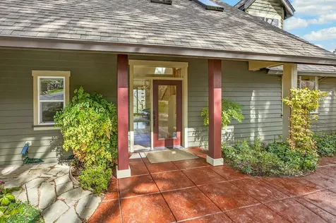 523 Strawberry Lane Ashland OR 97520