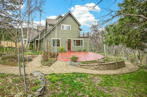 523 Strawberry Lane Ashland OR 97520