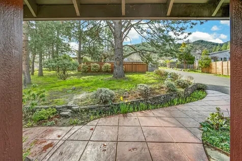 523 Strawberry Lane Ashland OR 97520