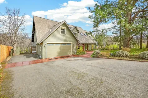 523 Strawberry Lane Ashland OR 97520