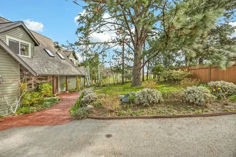 523 Strawberry Lane Ashland OR 97520