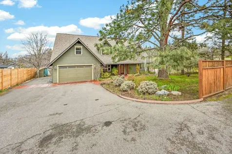 523 Strawberry Lane Ashland OR 97520