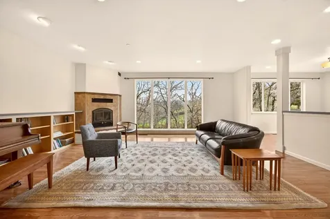 523 Strawberry Lane Ashland OR 97520