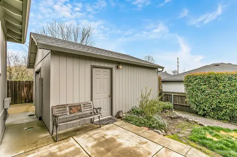 1620 Edgevale Avenue Medford OR 97504