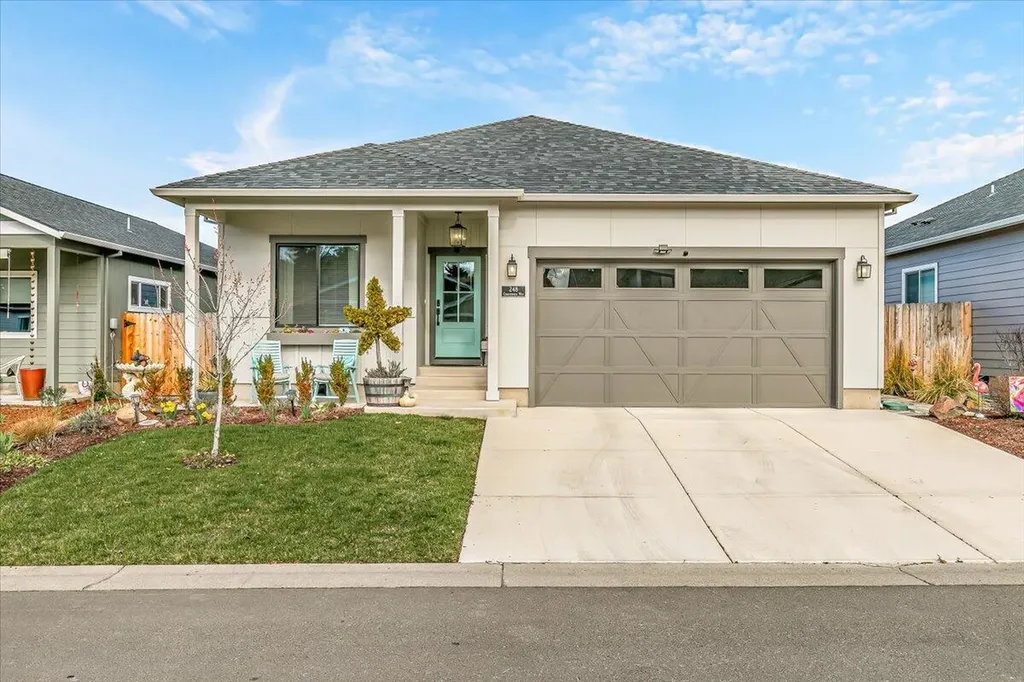248 Christopher Way Talent OR 97540