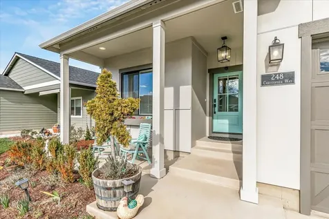 248 Christopher Way Talent OR 97540