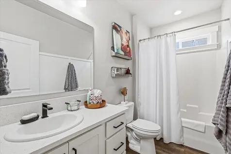 248 Christopher Way Talent OR 97540