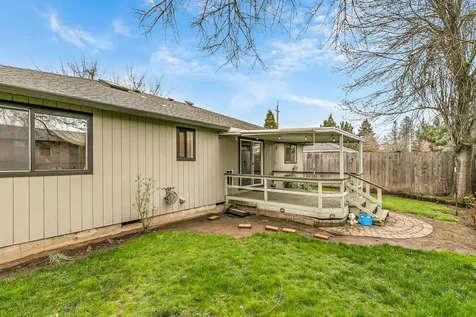 1813 Cascadia Circle Medford OR 97504