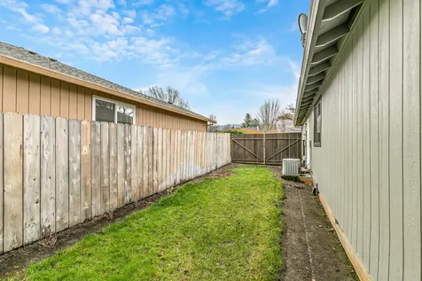 1813 Cascadia Circle Medford OR 97504