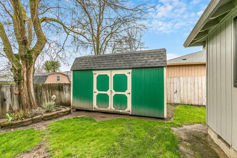 1813 Cascadia Circle Medford OR 97504