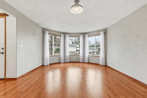 1813 Cascadia Circle Medford OR 97504