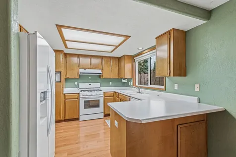 1813 Cascadia Circle Medford OR 97504