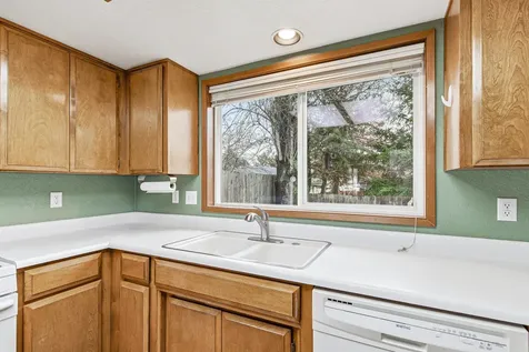 1813 Cascadia Circle Medford OR 97504