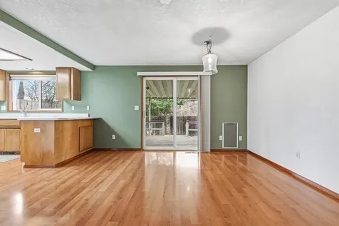 1813 Cascadia Circle Medford OR 97504