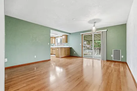 1813 Cascadia Circle Medford OR 97504