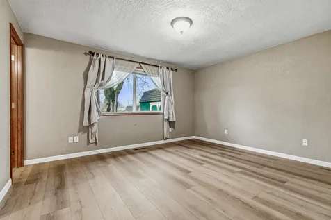 1813 Cascadia Circle Medford OR 97504