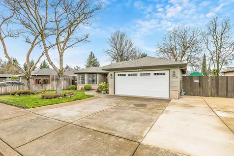 1813 Cascadia Circle Medford OR 97504