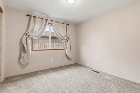 1813 Cascadia Circle Medford OR 97504