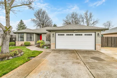 1813 Cascadia Circle Medford OR 97504