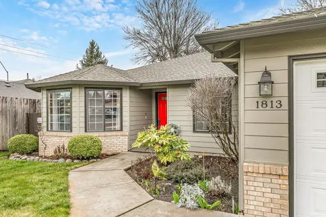 1813 Cascadia Circle Medford OR 97504