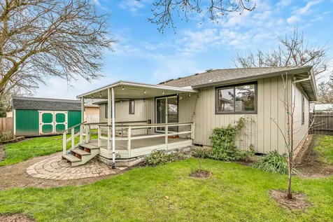 1813 Cascadia Circle Medford OR 97504