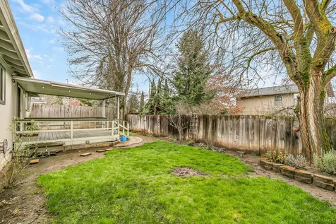 1813 Cascadia Circle Medford OR 97504