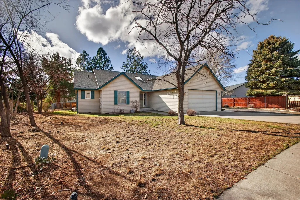 2440 SW Indian Avenue Redmond OR 97756