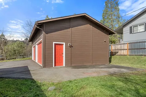 420 NW Savage Street Grants Pass OR 97526