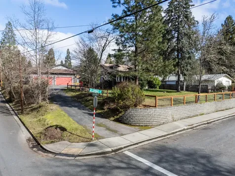 420 NW Savage Street Grants Pass OR 97526