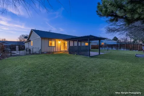 2215 SW Stonehedge Court Redmond OR 97756