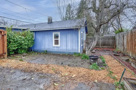 903 W 11th Street Medford OR 97501
